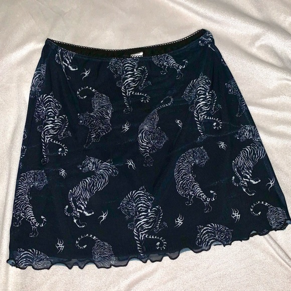 H&M divided mini black skirt with mesh layered on top with tigers - Picture 1 of 2